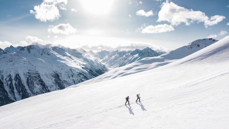 Lire la suite à propos de l’article Les bienfaits de la marche en montagne pour la santé mentale et physique